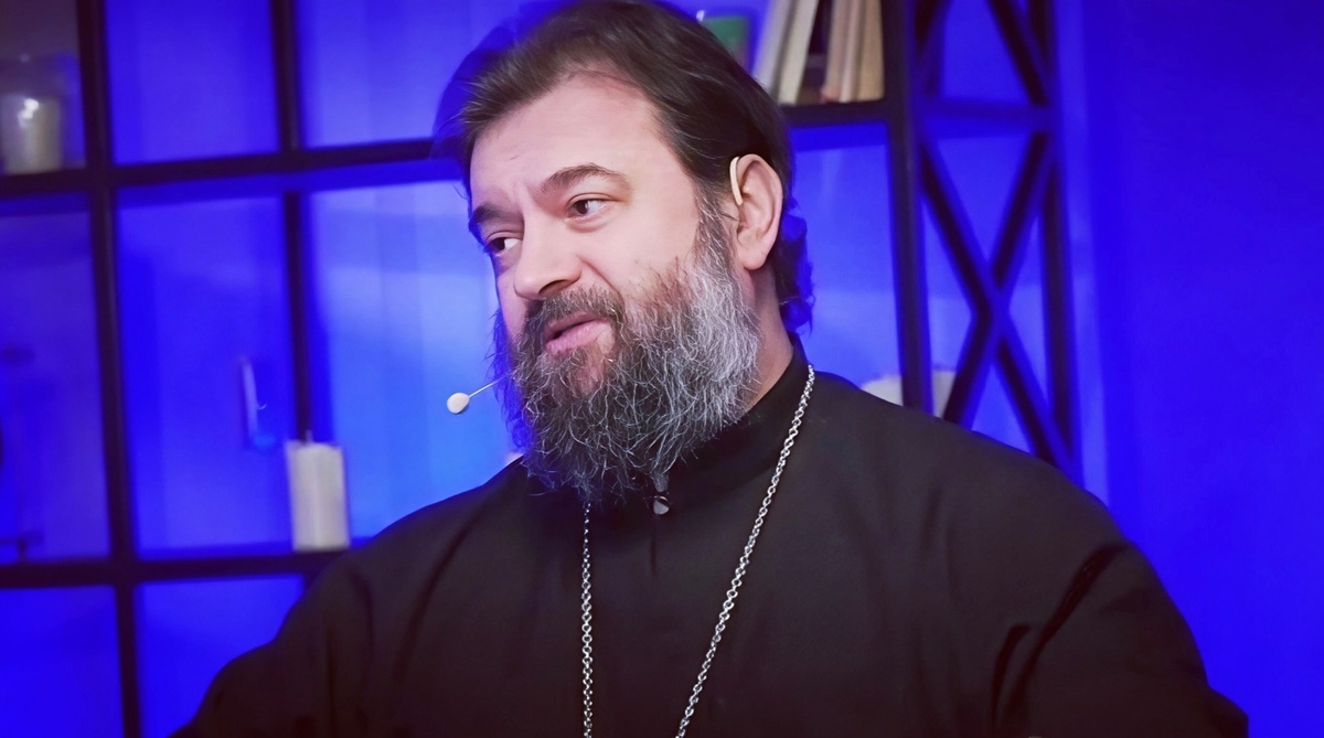 Андрей Ткачёв — протоиерей, настоятель Храма Троицы Живоначальной в Хохлах, писатель, телеведущий, блогер, миссионер.