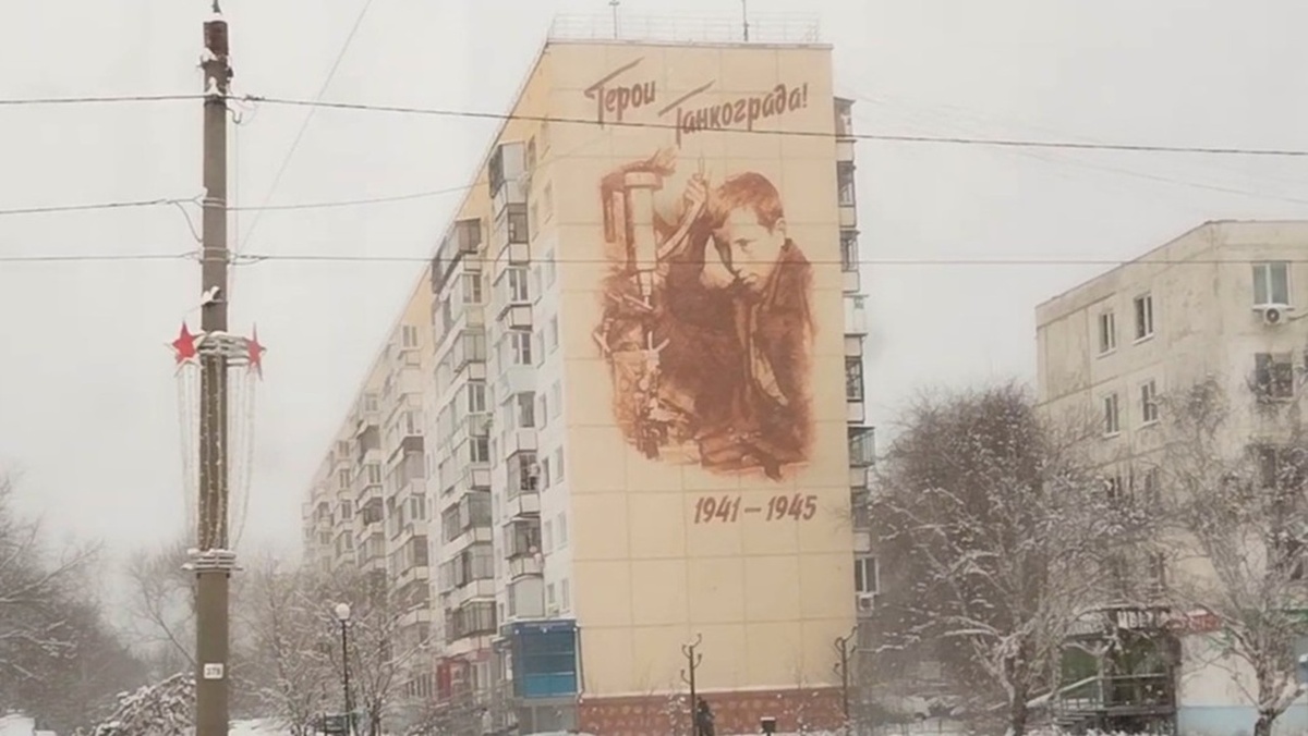 Муралы Челябинска на проспекте Победы (Фото автора)