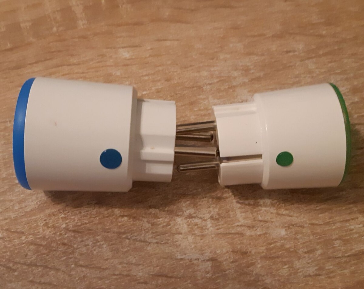 Из последней партии все четыре разного цвета. В z2m определилась как NEO