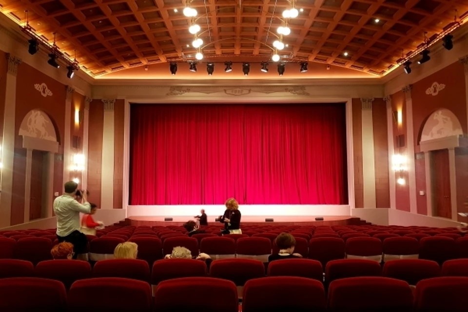    Москвичей приглашают на спектакль в Театр на Юго-Западе Алиса ТИТКО