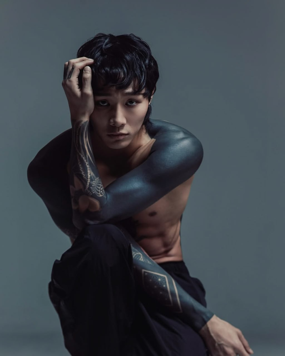 Ки Муган в коллаборации loosfly х BAKI 2025. / Фото: Instagram coreo.ent