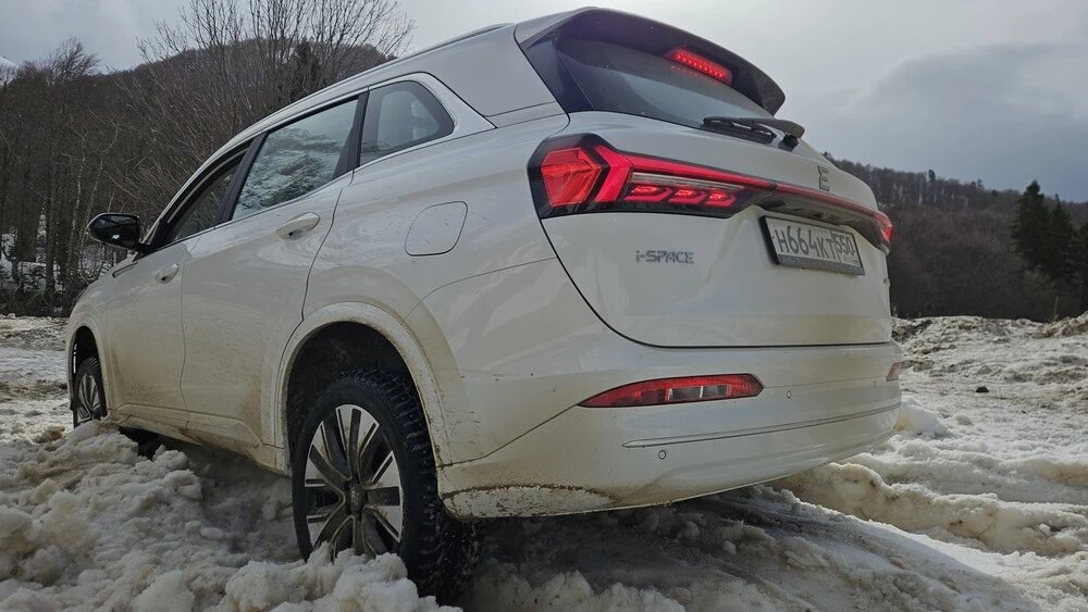 Обзор от сайта "Китайские автомобили"