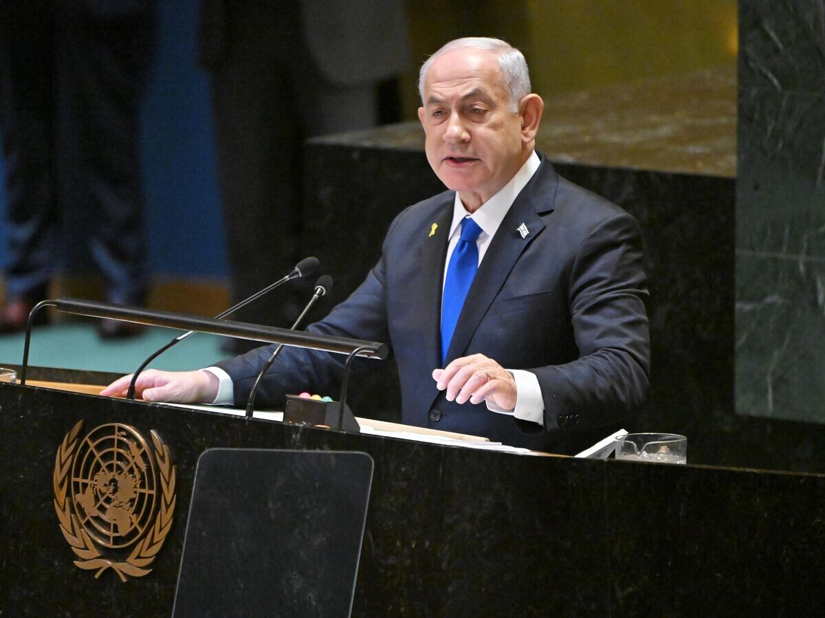    Премьер-министр Израиля Биньямин Нетаньяху выступает на 79-й сессии Генеральной Ассамблеи ООН в Нью-Йорке© РИА Новости . Сергей Гунеев