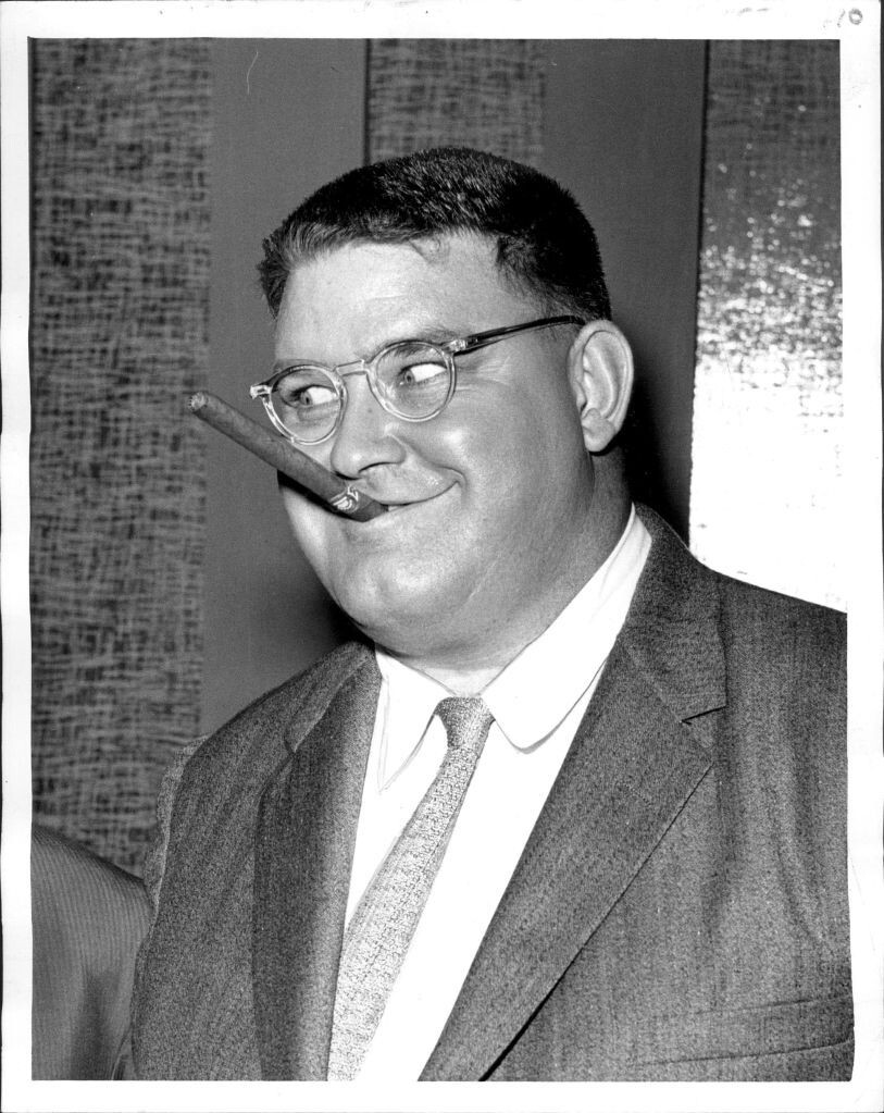 Это он... монах, основатель колледжа, спаситель душ и не только 