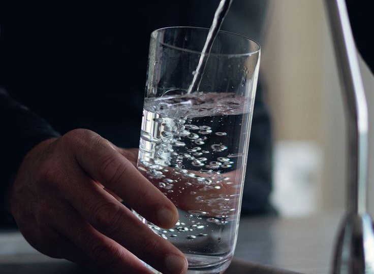 Жёсткая вода: тихий убийца вашей техники и кошелька. Как накипь медленно разрушает бойлеры, стиральные машины и бюджет семьи