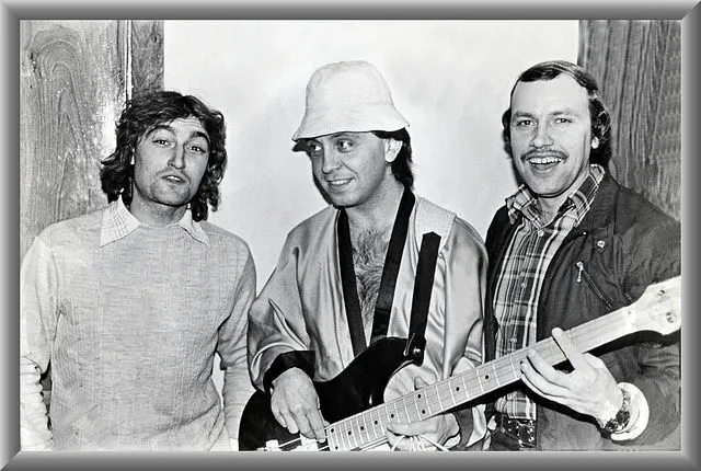 Сергей Абдулханов (Буля)), басист из "Карнавала" и Юра Чайка