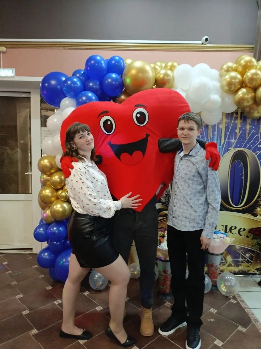 С  племянником.