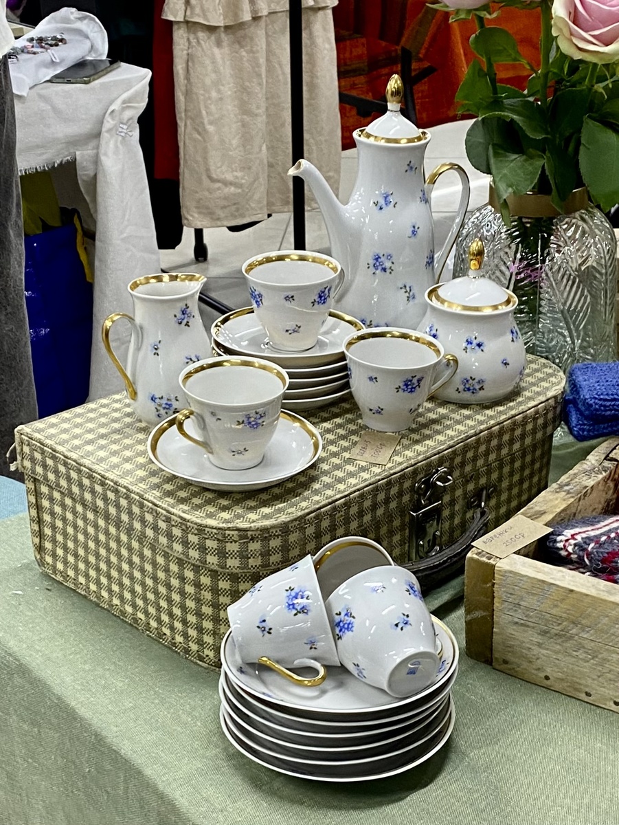 Кофейный сервиз. Фарфор тонкий, нежный, весенний.