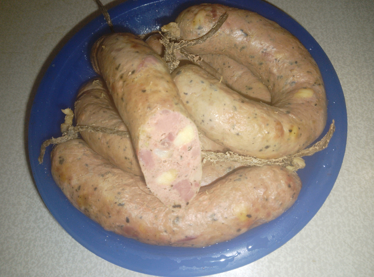 Так выглядела колбаса перед копчением.