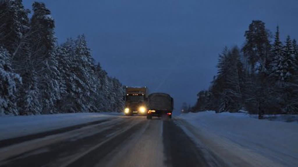    Зима трасса сумерки