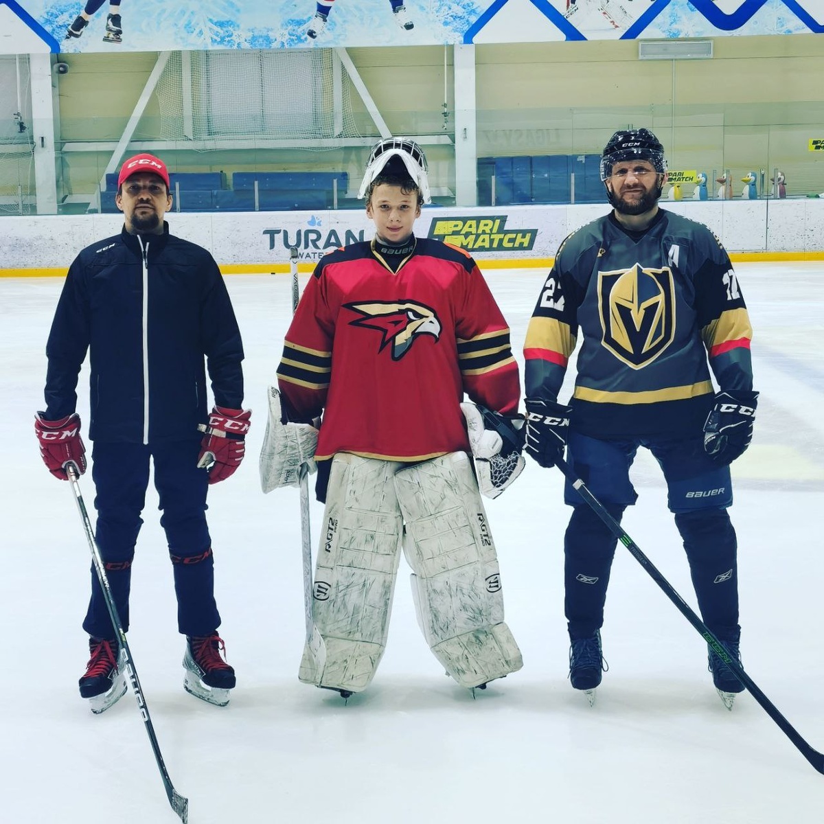 Слева направо:мой младший брат и мой старший сын,архив. 4 года назад(сейчас сын нас перерос)