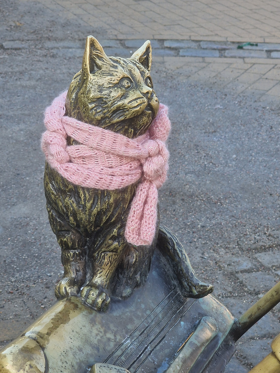 как по одному фото показать, где ты находишься и в какое время года)