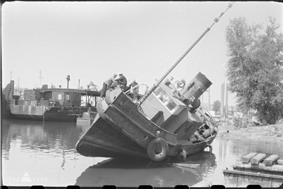 Паровой баркас "Северная коммуна" (построен в 1897 г. в Варкгаузе, Великое княжество Финляндское), сломавший кильблок. Хронология спрямления