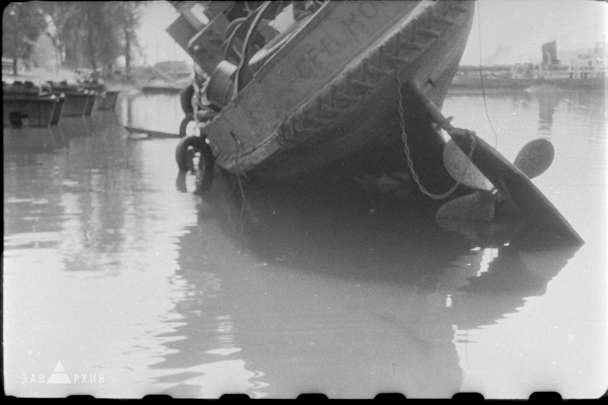 Паровой баркас "Северная коммуна" (построен в 1897 г. в Варкгаузе, Великое княжество Финляндское), сломавший кильблок. Хронология спрямления