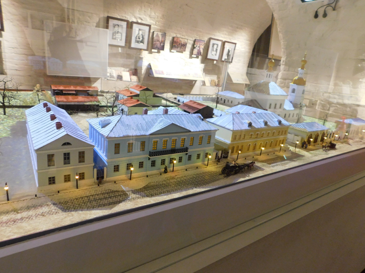 Экспозиция в подвале Дома-музея Пушкина на Арбате. Фото автора.