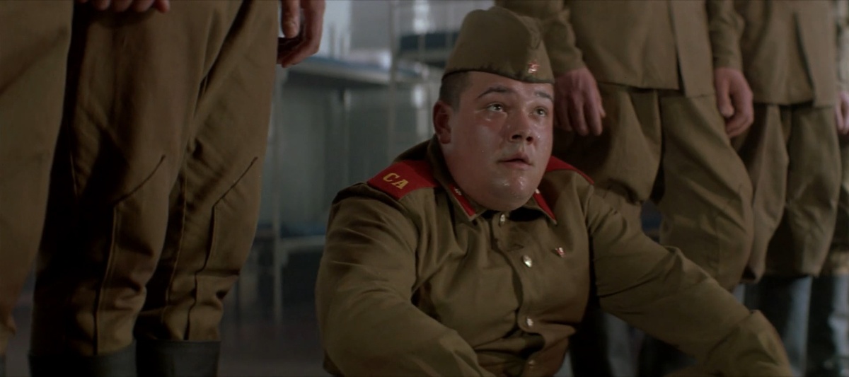 Не узнали? Базин из «Курьера». Владимир Смирнов более в кино не снимался и в 28 лет погиб - по разным слухам, то ли авария, то ли драка. 