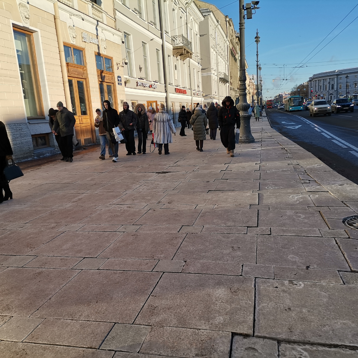 Невский проспект. Снег убран до основания 