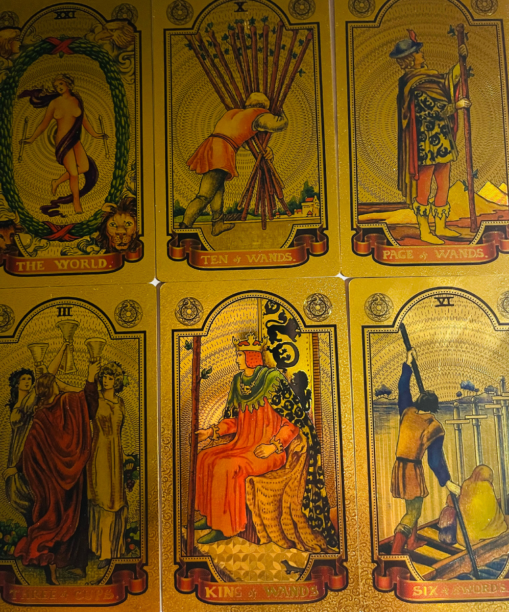 Приветствую Вас друзья!❤️ Сегодня сделала такой расклад! В основном он для тех пар, у кого в отношениях существует некая неопределенность! Надеюсь расклад поможет Вам прояснить сложившуюся ситуацию между Вами!😊 Приятного прочтения!