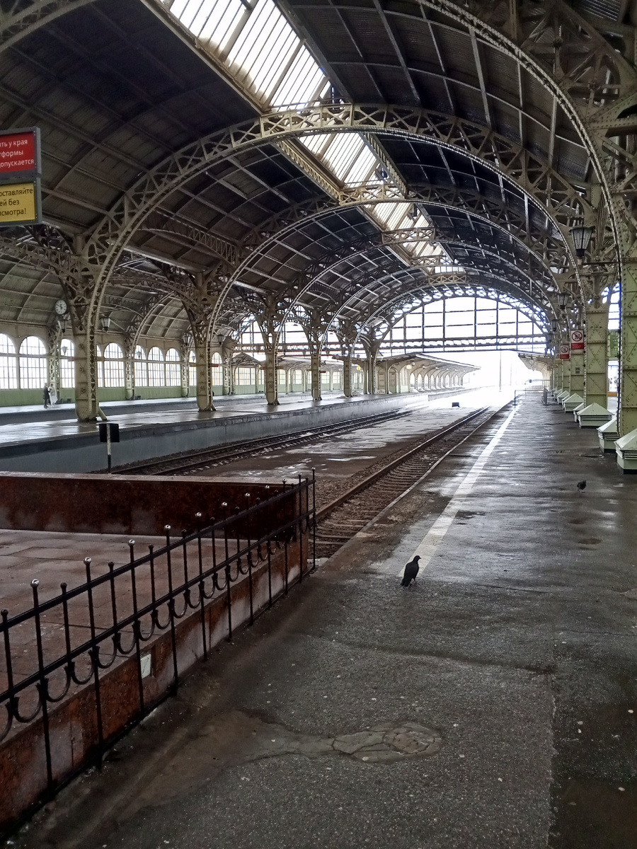 Перрон Витебского вокзала.