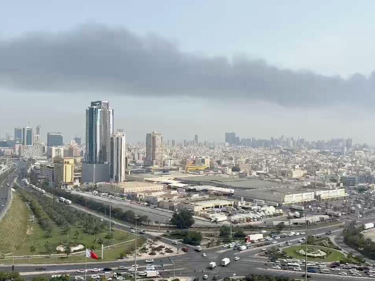    Дым на месте удара в Манаме, Бахрейн | © REUTERS / VIDEO OBTAINED BY REUTERS