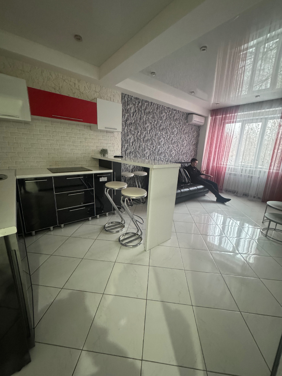 Достаточно чисто, неплохой ремонт 