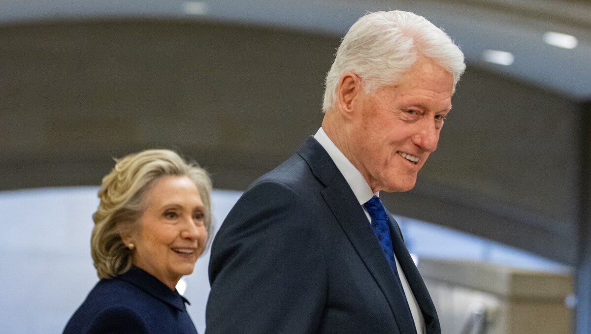     Билл Клинтон и Хиллари Клинтон   
(cc0) DoD Mass Communication Specialist 1st Class Vanessa White