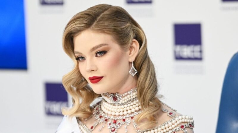    Анна Линникова, известная модель, оказалась в эпицентре событий, но сохраняла удивительное спокойствие.