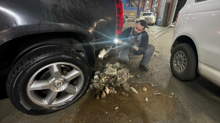    Ремонт бампера после зимы: лед, провода и неработающий поворотник lucky247187Q