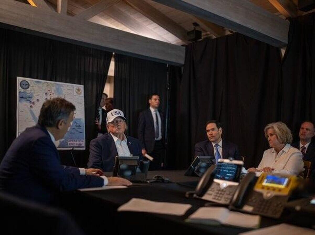    Дональд Трамп наблюдает за атакой на Иран из Флориды | © Фото : Белый дом