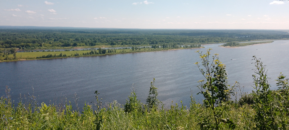 Волга всегда будет самой красивой рекой в мире. Она всегда там, где небо меня целует