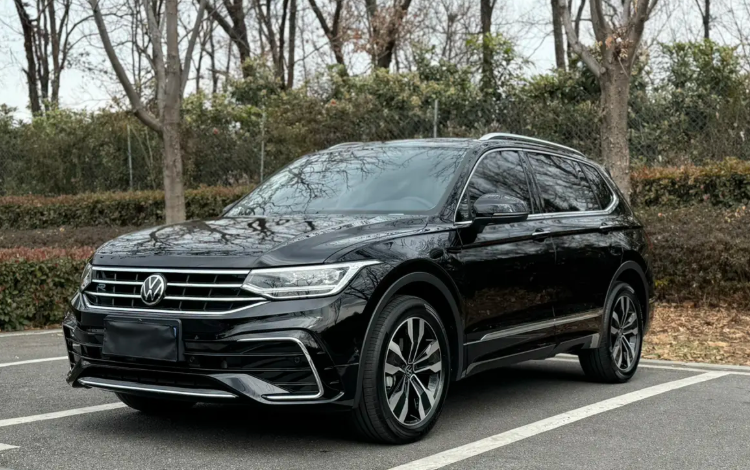 Volkswagen Tiguan L из Китая за 4,2 млн: 2.0 турбо, робот и 4 000 км пробега. Стоит ли смотреть?