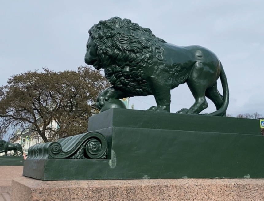 Львы на Дворцовой пристани (Адмиралтейская набережная)