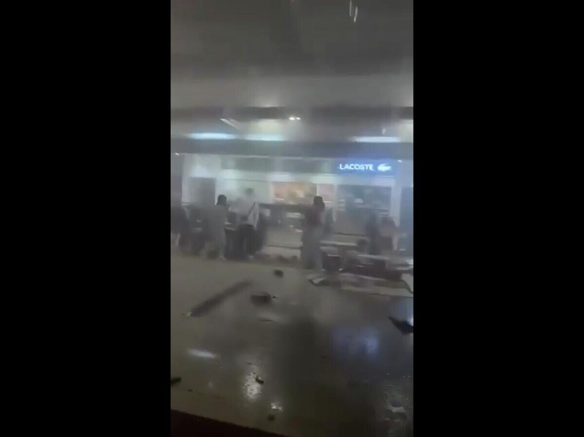    Аэропорт Дубая подвергся атаке, идет эвакуация, сообщили РИА Новости очевидцы | © Соцсети