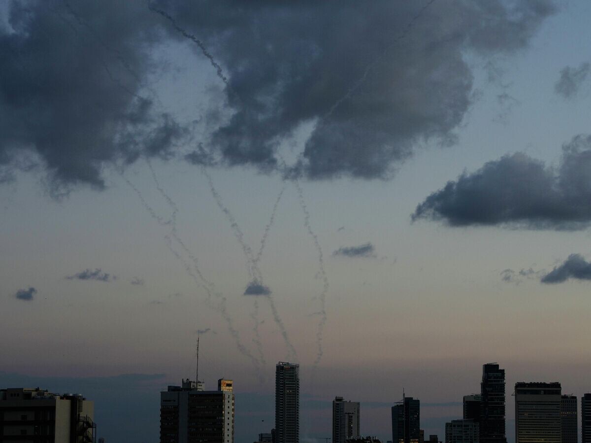    Перехват ракеты в небе над Тель-Авивом, Израиль | © AP Photo / Ohad Zwigenberg