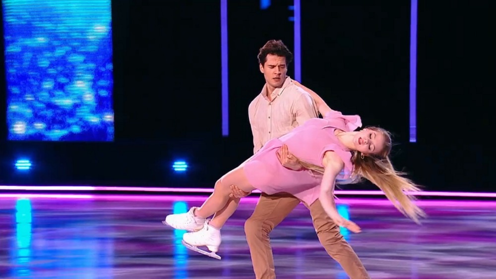      Александра Игнатова (Трусова) / Иван Жвакин . Скриншот с видео «Первого канала» Фотография взята из открытых источников.