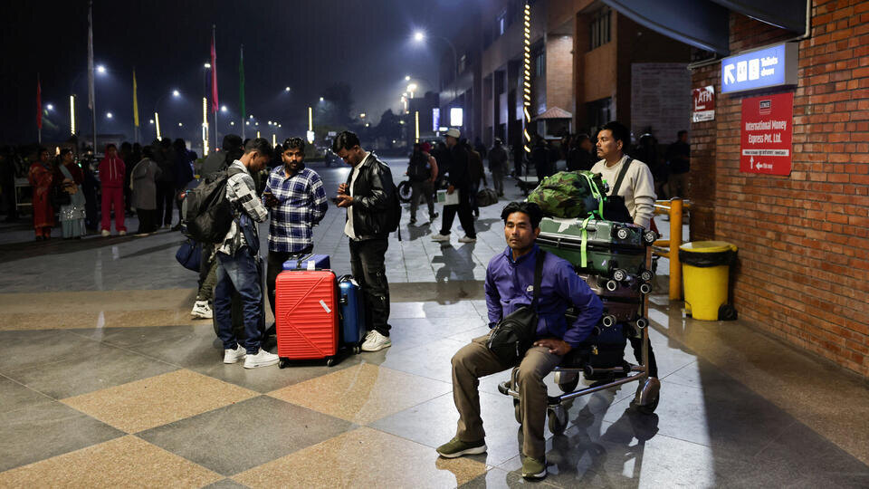     Власти ОАЭ возьмут на себя расходы по размещению застрявших пассажиров REUTERS/Navesh Chitrakar