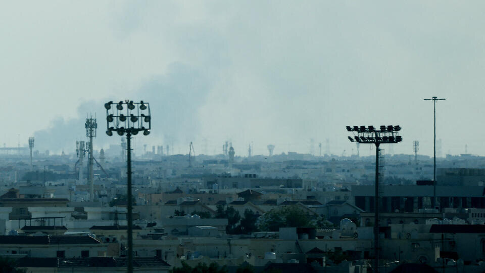     Al Jazeera: восемь человек пострадали при падении иранской ракеты в Катаре REUTERS/Mohammed Salem