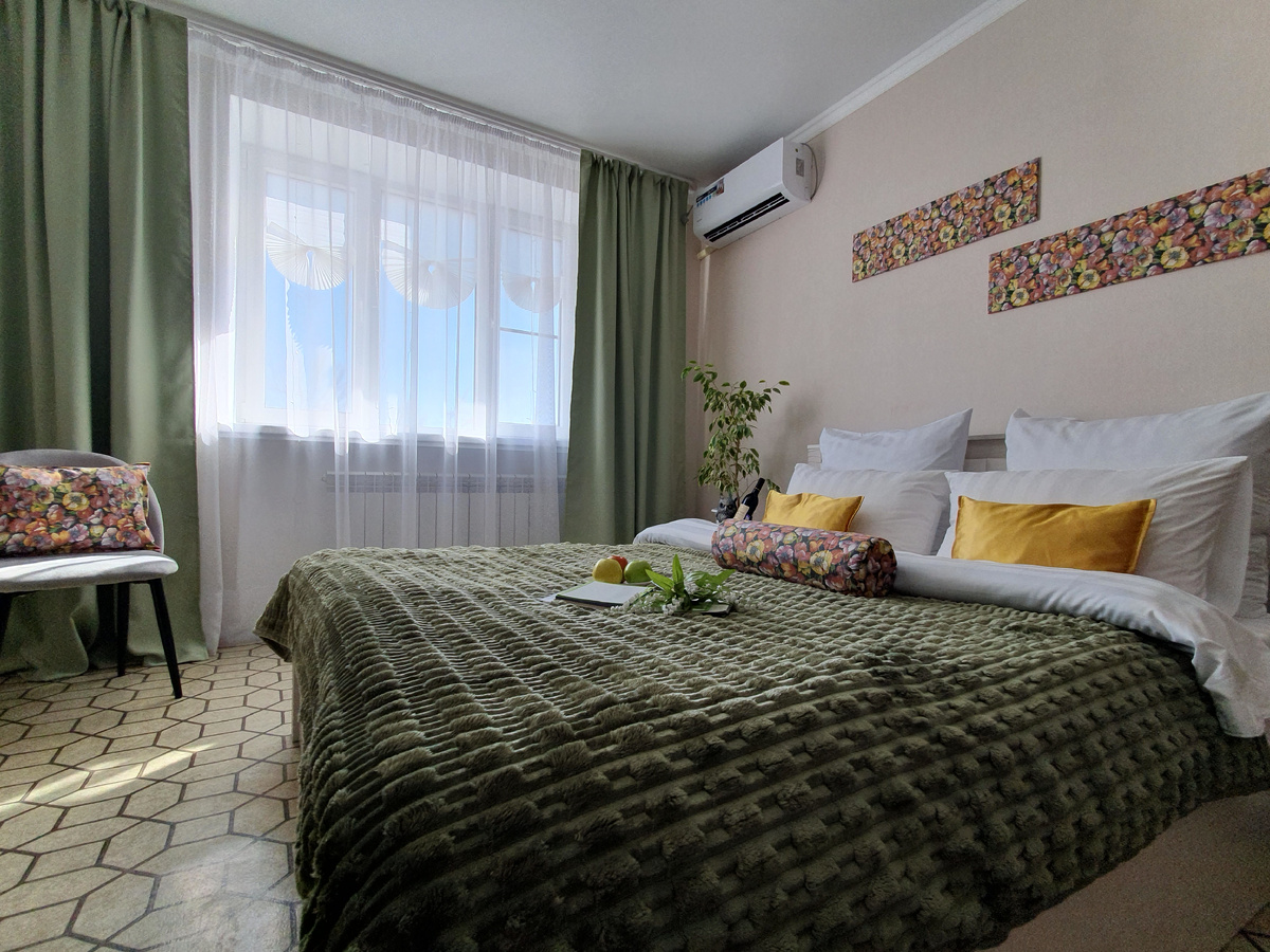 Постели у нас белее облаков донских