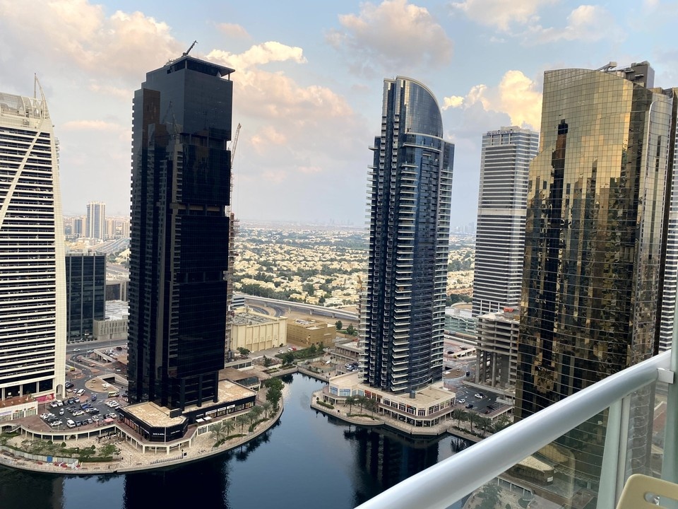    Власти ОАЭ покроют расходы путешественников, которые не смогли совершить поездки из-за закрытия неба. На фото: столица ОАЭ Дубай. Наталья ТУБОЛЬЦЕВА