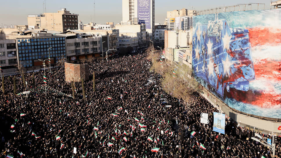 Жители Тегерана после новости о смерти верховного лидера Ирана Али Хаменеи.📷Фото: Majid Asgaripour / WANA / Reuters