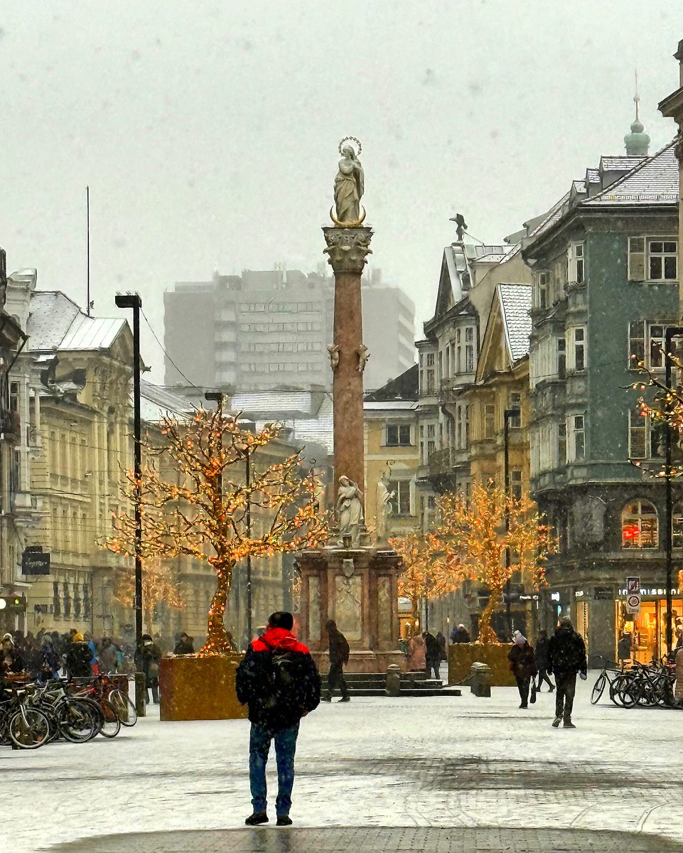 1  Колонна Святой Анны ,воздвигнутая в 1706-м году 