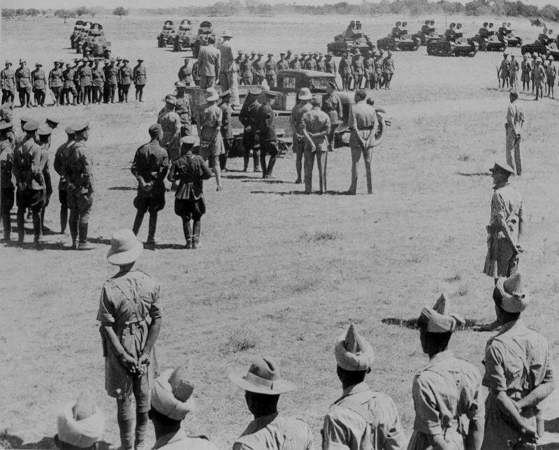 Советские и британские военнослужащие на встрече под Тегераном, 1941-й. 