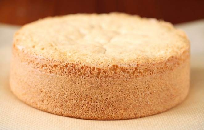 Формула бисквита, его главный закон - и 8 неявных премудростей. И не крошится, не оседает, пористый и не резиновый, не сухой и не мокрый