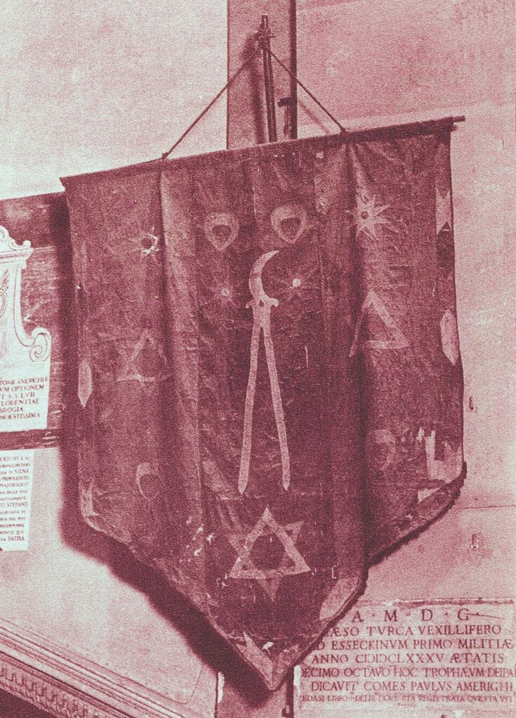 Флаг Хайреддина Барбароссы из книги Февзи Куртофлу "Тюрк Байраги ве Ай Йылдызы" (Анкара: Türk Tarih Kurumu Başkanlığı, 1997), стр. 97.