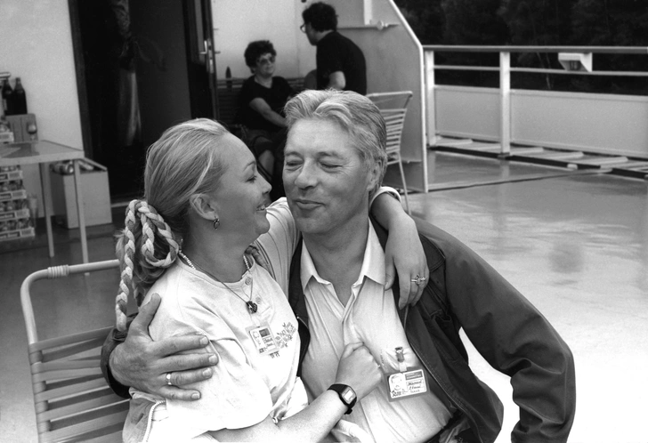 Долгие годы звездная пара Жариков – Гвоздикова считалась эталоном семейного счастья и верности. Как вдруг в ноябре 2005 года грянул настоящий гром среди ясного неба.