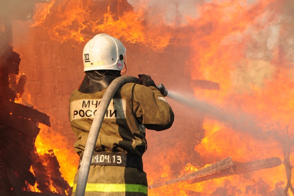    На место ЧП выезжали три единицы техники и десять сотрудников МЧС. Архивный снимок Федор СКВОРЦОВ