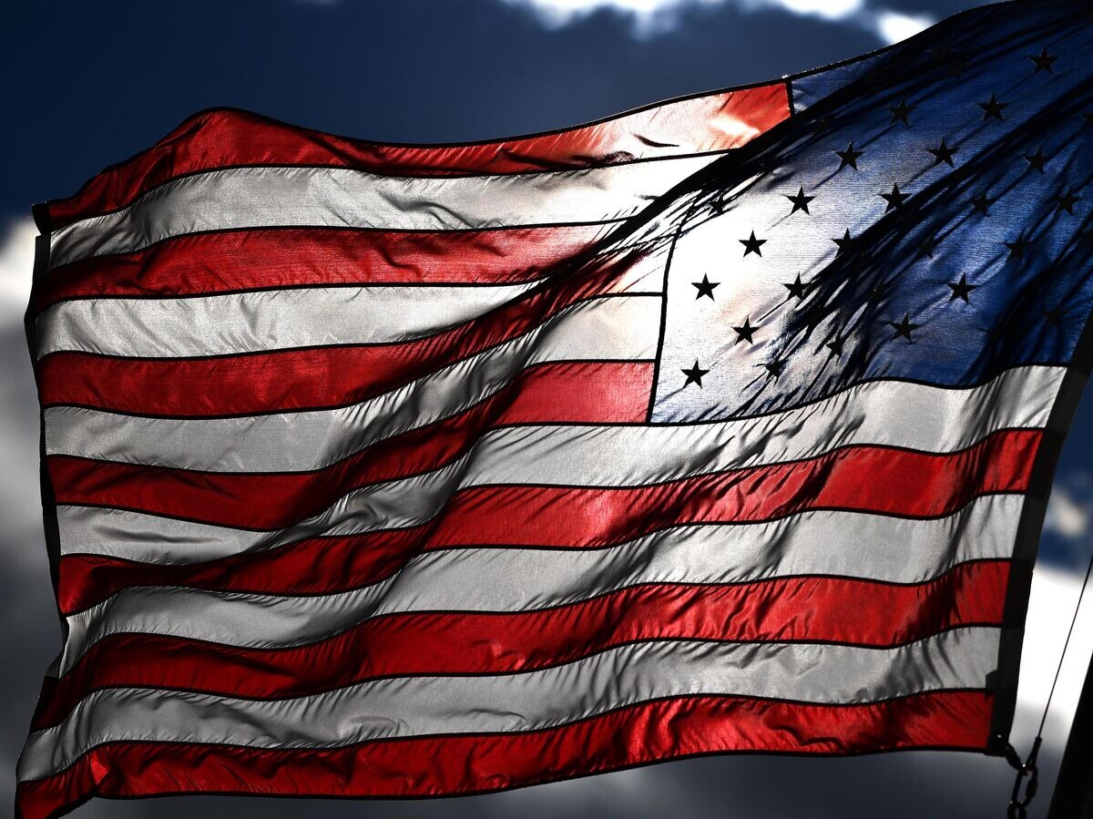    Американский флаг на одной из улиц в Вашингтоне© РИА Новости . Владимир Астапкович