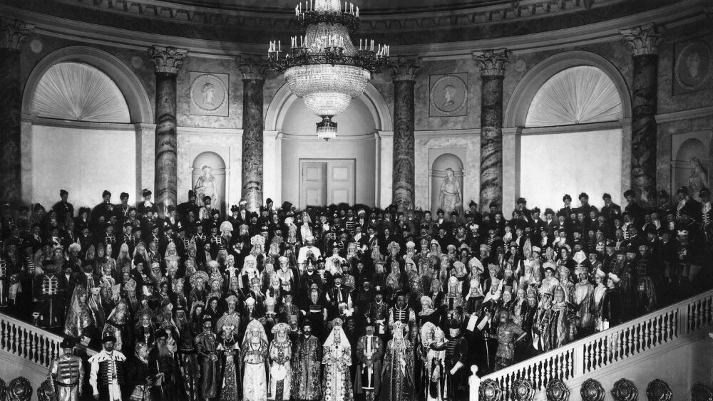   Участники бала. Всего было приглашено 400 гостей. Кликабельно. Фото: Commons.wikimedia.org