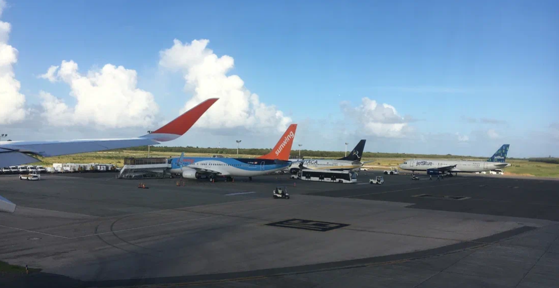 Фото автора. Вид на самолёты