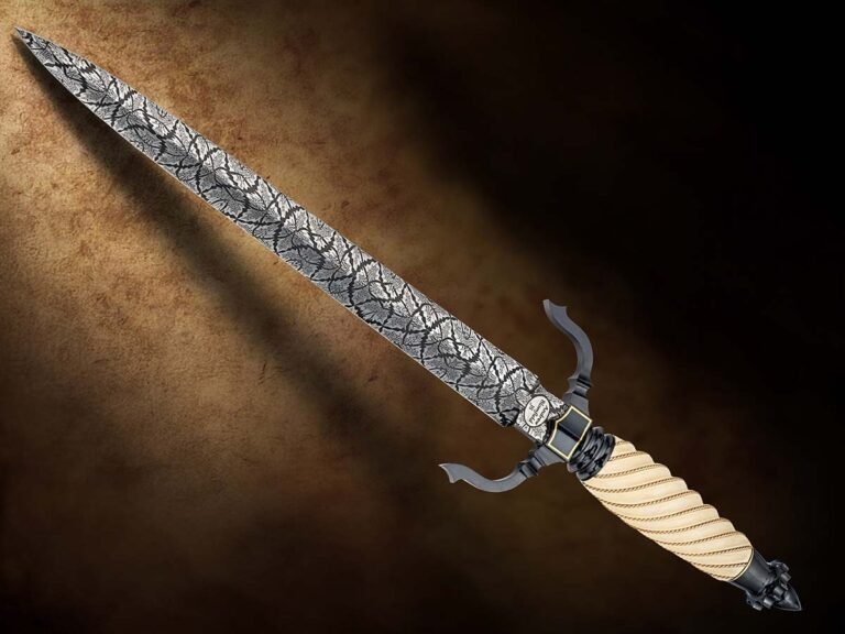 Мастер Эндрю Бломфилд создал кинжал с рукоятью из слоновой кости, украшенной золотой проволокой. Острое лезвие длиной 11,5 дюймов изготовлено из мозаичного дамаска. Общая длина кинжала — 18,5 дюймов.